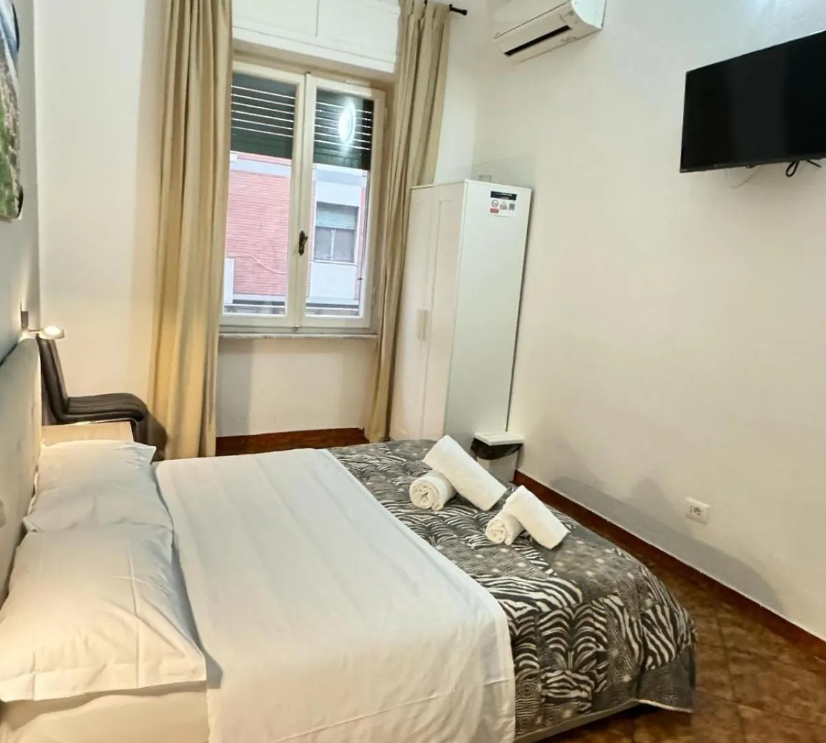 Crown Guest House 比萨