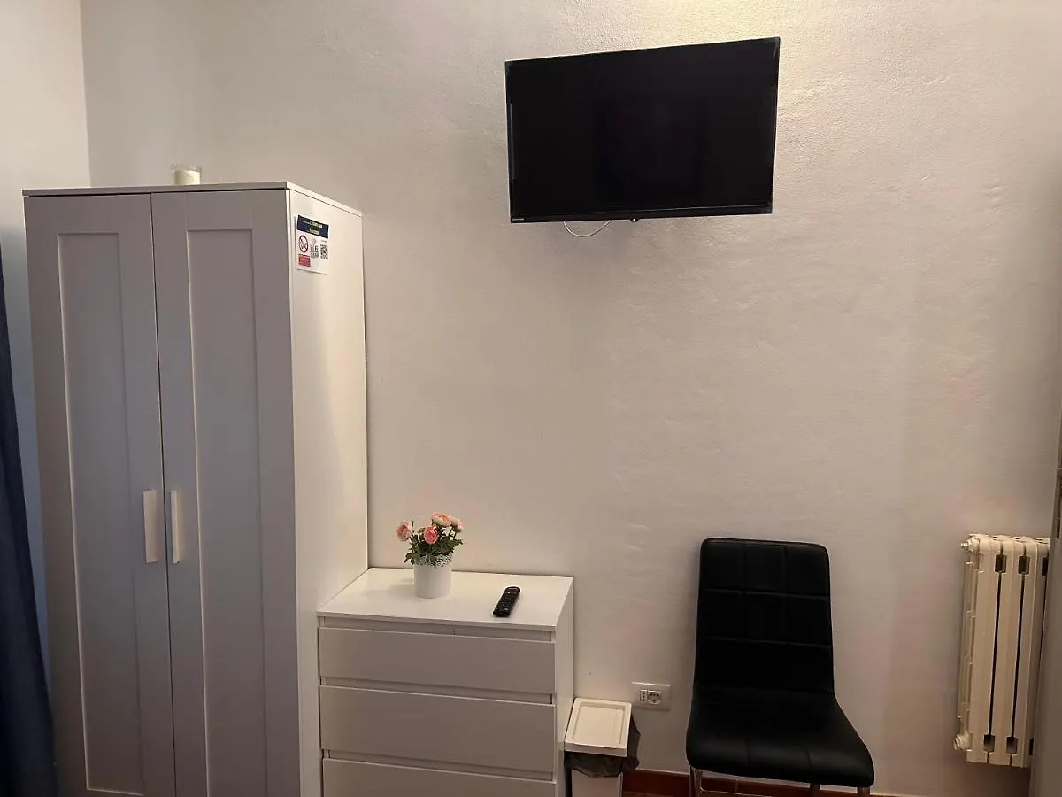 Crown Guest House Pisa Italia