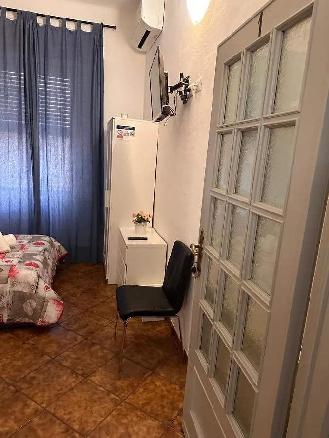 Crown Guest House Pisa Italia